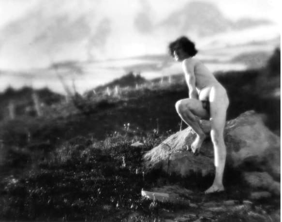 Nude photography. Imogen Cunningham, On Mount Rainer 7, 1915.