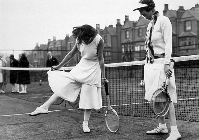 Tennis player Lilí Álvarez displays her skort in Highbury (1931)