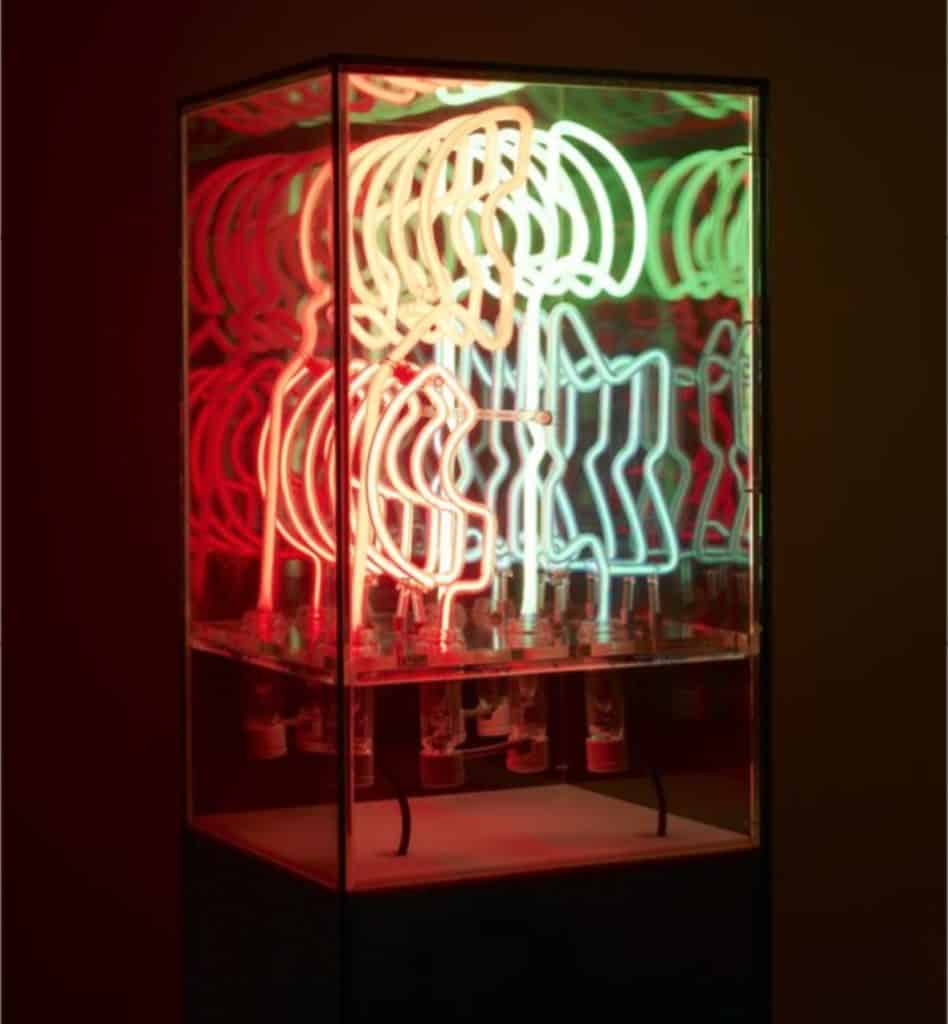 Chryssa - Ampersand III -1965. Neon tubing and plexiglass vitrine. 