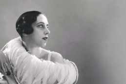 Elsa Schiaparelli wearing a feather boa (1932)