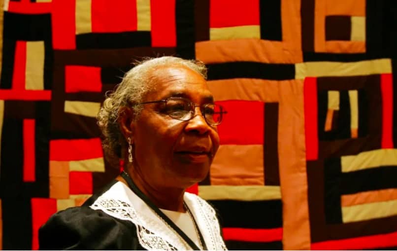 Mary Lee Bendolph in front of one of her quilts
