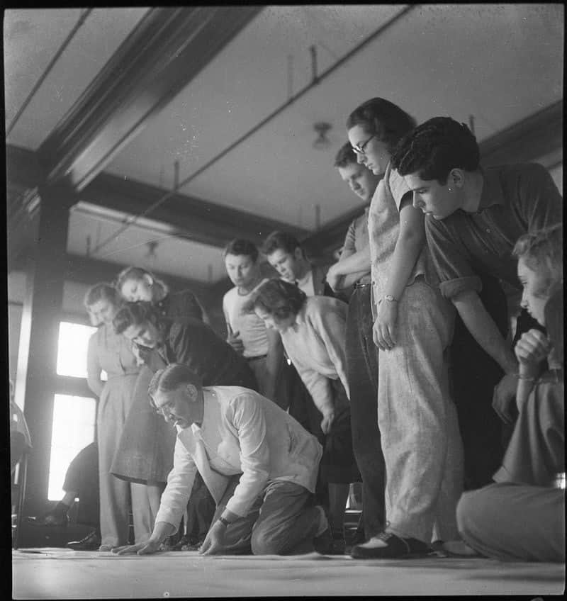 Josef Albers teaching at Black Mountain College, around 1940. 