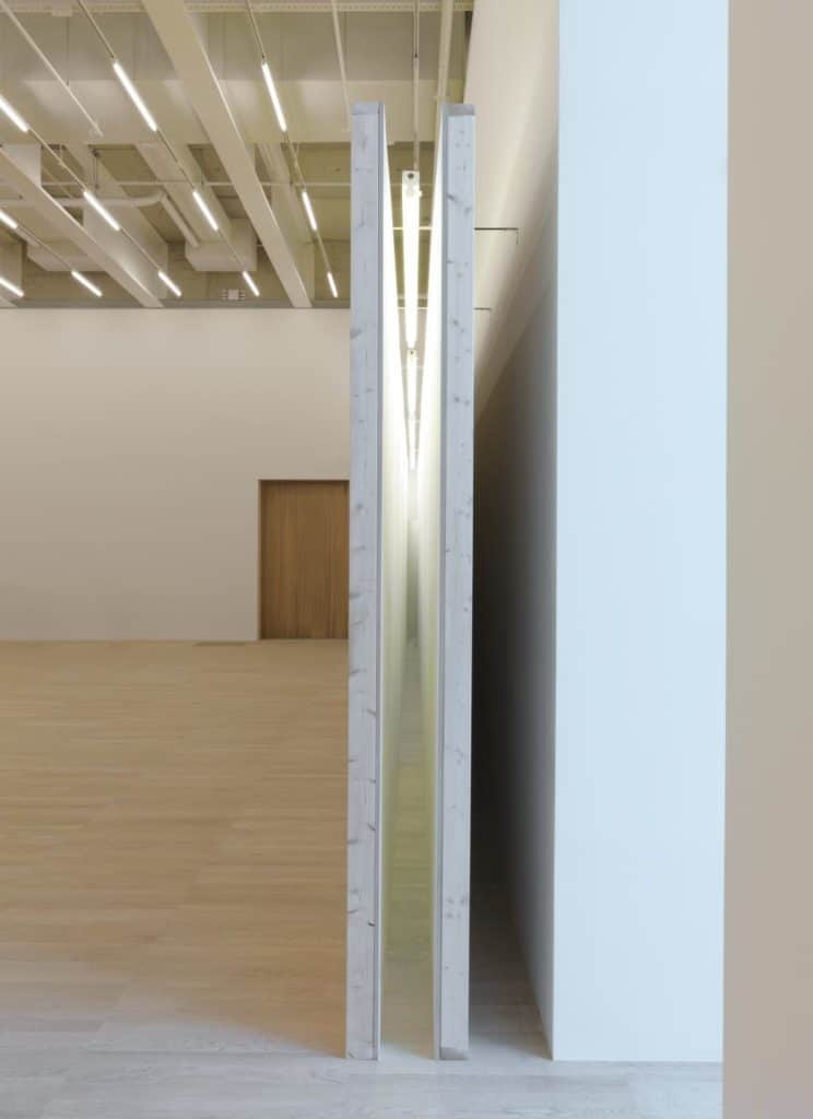 Bruce Nauman , Corridor with Mirror and White Lights, 1971