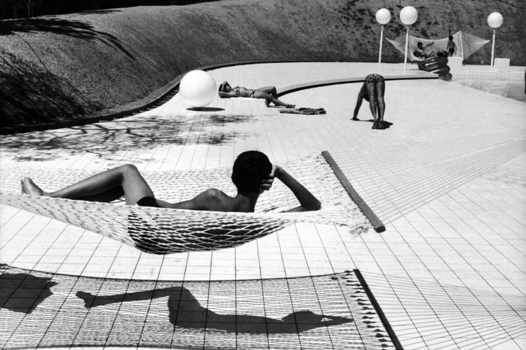 Swimming pool designed by Alain Capeilières, Martine Franck, 1976, taken by a Leica