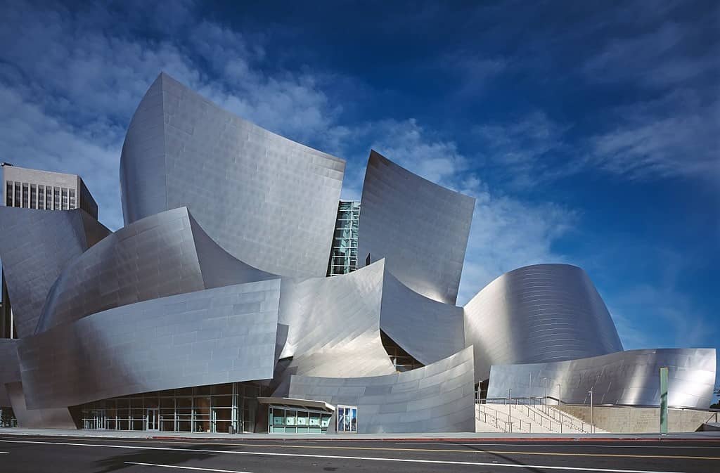 rank Gehry, Walt Disney Concert Hall in Los Angeles (2003) 