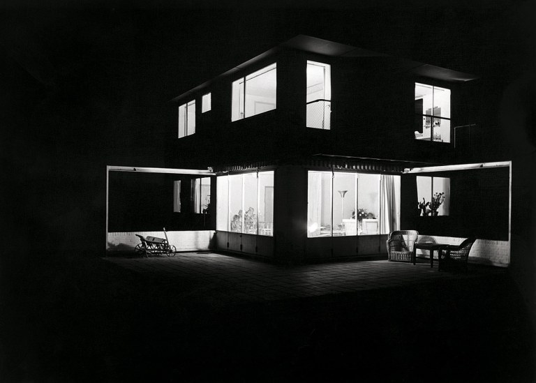 Summer house in Groet, North Holland by architects Merkelbach & Karste, 1934. Courtesy of Maria Austria Instituut, Amsterdam.