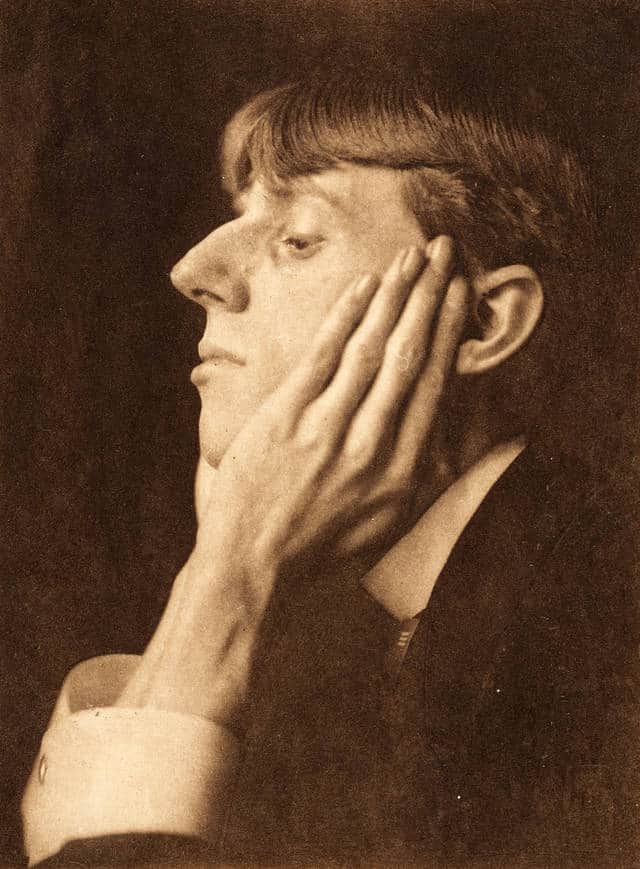 Aubrey Beardsley photographed by Frederick Evans, 1895. © Victoria and Albert Museum, London