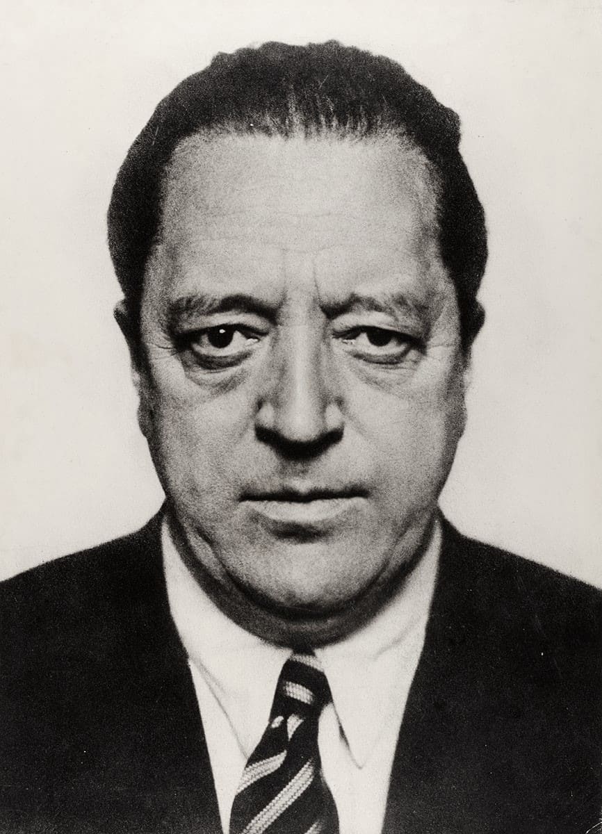 Mies van der Rohe - Biography & Famous Buildings | Artland Magazine