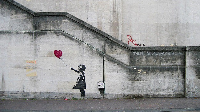 bjerg pludselig landing Banksy Street Art: The Artist's Best Graffiti - Essential City Guide