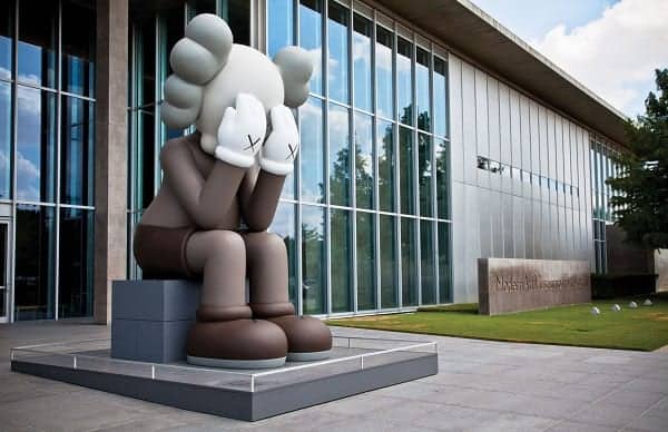 Companion by KAWS in front of the Modern Art Museum of Fort Worth